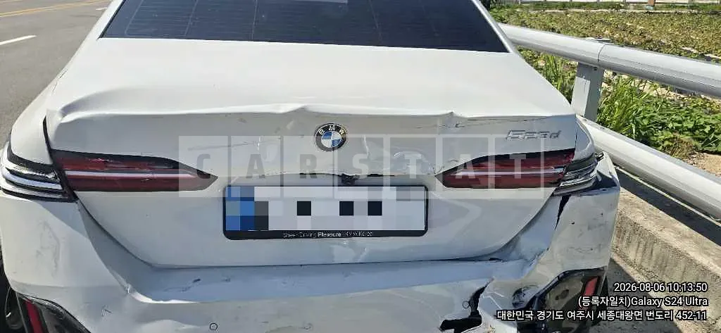 Photo 2 of 12: 2024 BMW 523d — Korean insurance auction