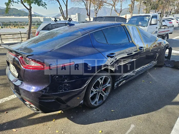 Photo 2 of 12: 2018 Kia Stinger, VIN KNAE351ABJS002477 — Korean insurance auction