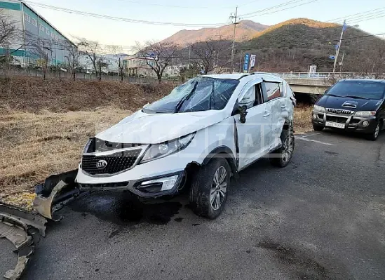 Photo 2 of 6: 2016 Kia Sportage, VIN KNAPC813BGK852753 — Korean insurance auction