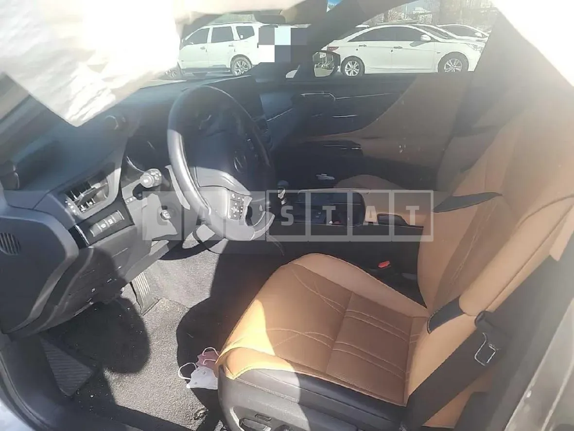 Photo 2 of 48: 2021 Lexus ES300h, VIN JTHBA1C11N2009431 — Korean insurance auction