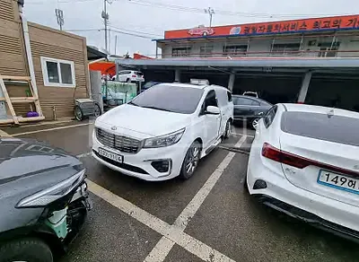 Photo 1 of 24: 2019 Kia Carnival, VIN KNAME81ABKS451961 — Korean insurance auction