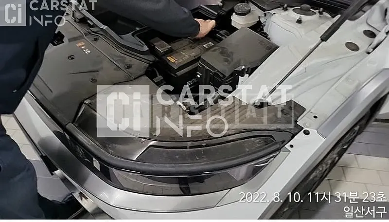Photo 2 of 27: 2021 Hyundai Ionic 5, VIN KMHKR81AFNU024950 — Korean insurance auction