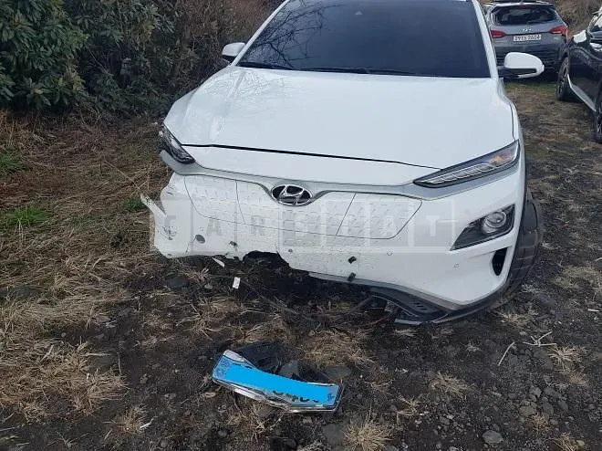 Photo 2 of 30: 2018 Hyundai Kona Electric, VIN KMHK381GFKU012765 — Korean insurance auction