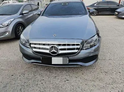 Photo 1 of 17: 2018 Mercedes-Benz E300, VIN WDDZF4JB7JA463610 — Korean insurance auction