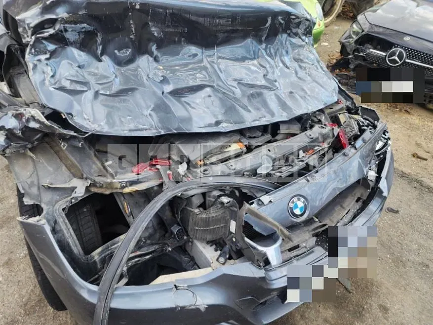 Photo 2 of 7: 2016 BMW 320i, VIN WBA8A9107HK823203 — Korean insurance auction