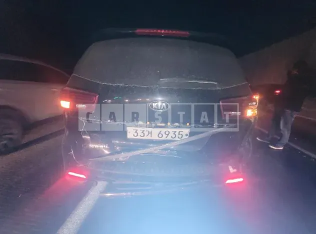 Photo 2 of 6: 2019 Kia Carnival, VIN KNAMC81ABKS518303 — Korean insurance auction
