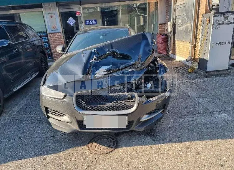 Photo 2 of 15: 2018 Jaguar XE 20d — Korean insurance auction