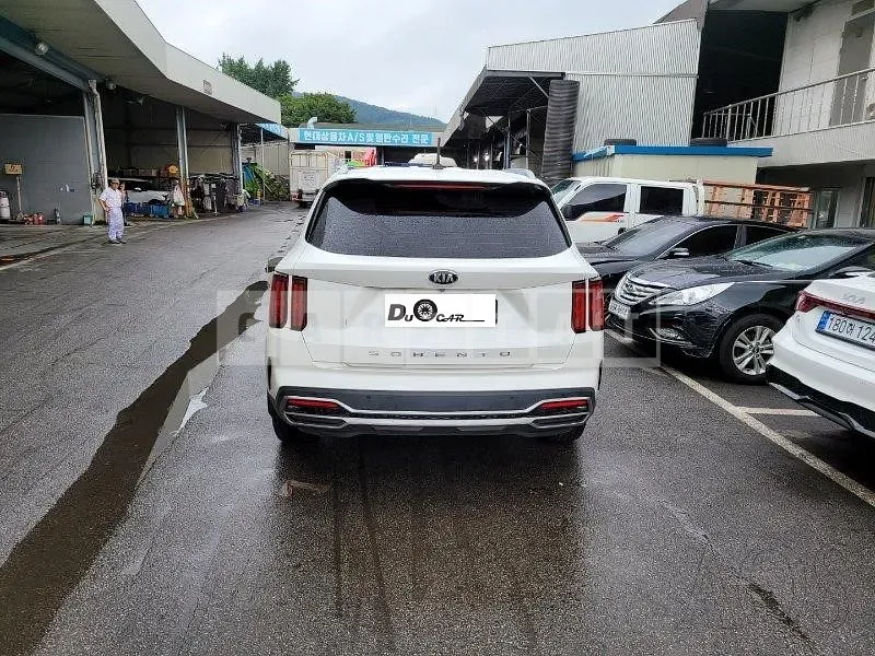 Photo 2 of 9: 2021 Kia Sorento, VIN KNARL81BGMA045322 — Korean insurance auction