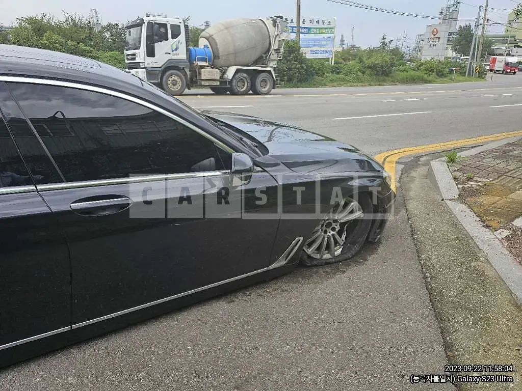 Photo 2 of 21: 2016 BMW 730d xDrive, VIN WBA7C410XGG435098 — Korean insurance auction