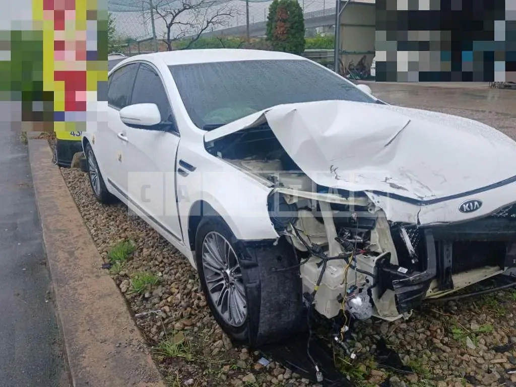 Photo 2 of 6: 2016 Kia K7 2.4 — Korean insurance auction