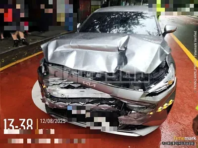 Photo 1 of 6: 2021 Kia Mr — Korean insurance auction