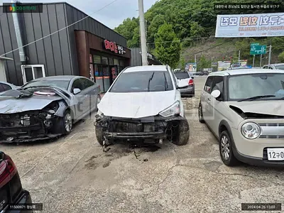 Photo 1 of 12: 2017 Hyundai Santa Fe, VIN KMHSW81UBJU781413 — Korean insurance auction