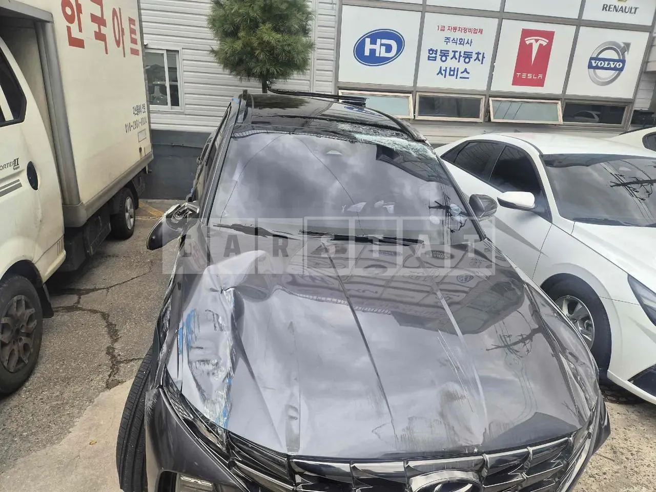Photo 2 of 16: 2020 Hyundai Tucson, VIN KMHJE81BGMU001962 — Korean insurance auction