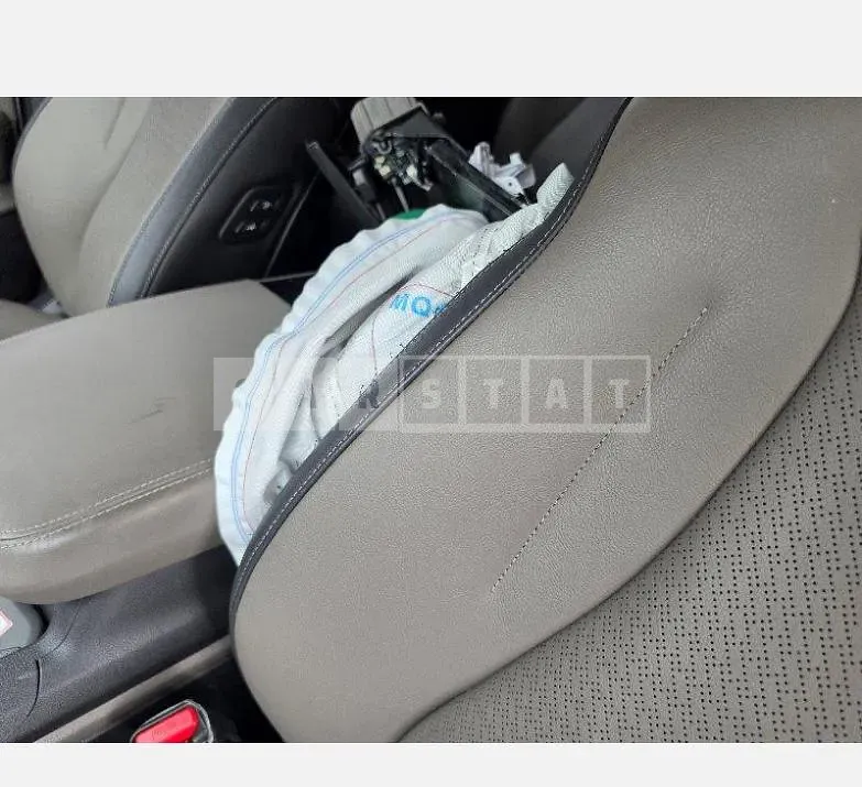 Photo 2 of 18: 2025 Kia Carnival Hybrid — Korean insurance auction