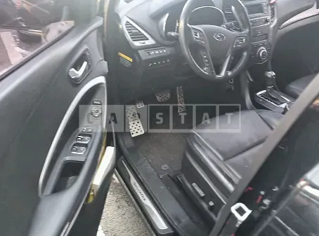 Photo 2 of 13: 2016 Hyundai Santa Fe, VIN KMHSW81UDGU655217 — Korean insurance auction