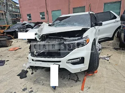 Photo 1 of 34: 2022 Ford Explorer 3.0 — Korean insurance auction
