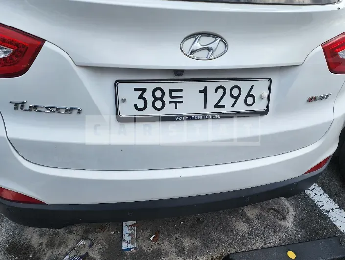 Photo 2 of 16: 2015 Hyundai Tucson, VIN KMHJT81VBFU935773 — Korean insurance auction