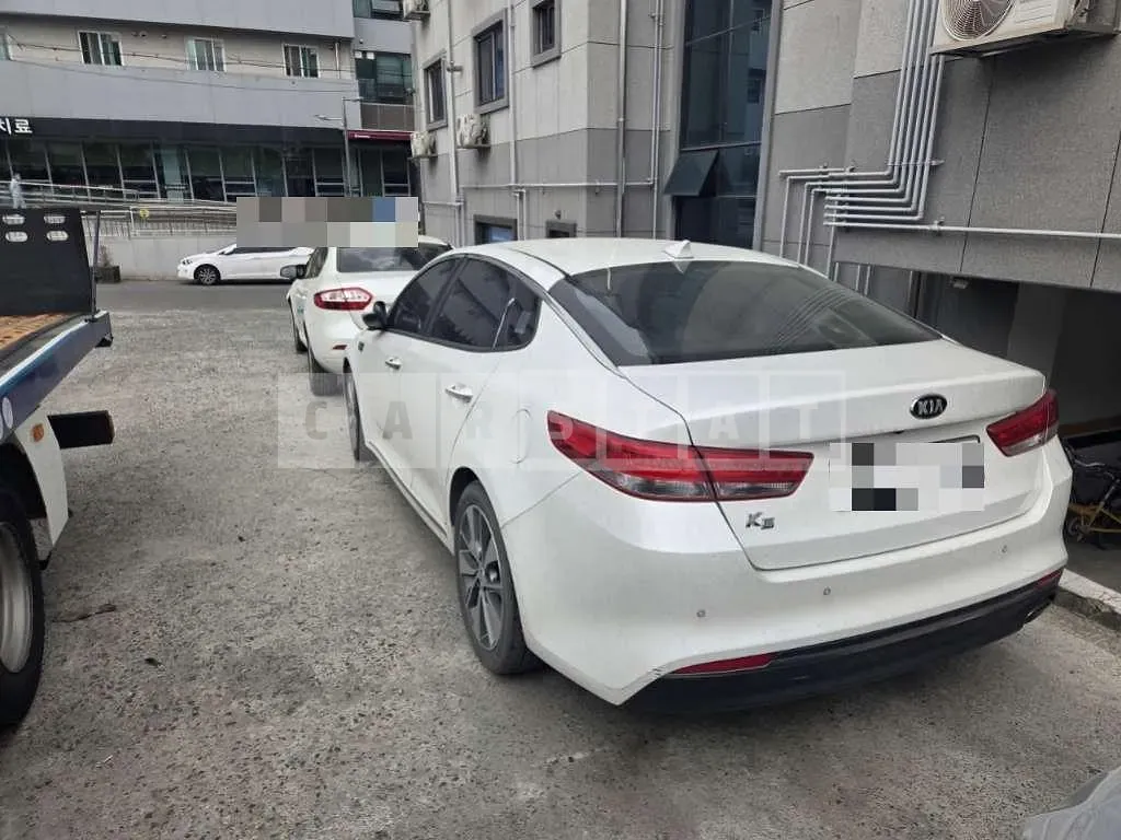 Photo 2 of 6: 2018 Kia K5 — Korean insurance auction