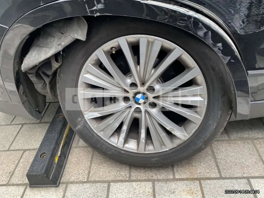 Photo 2 of 11: 2015 BMW X5 xDrive 30d, VIN WBAKS4105F0H55422 — Korean insurance auction