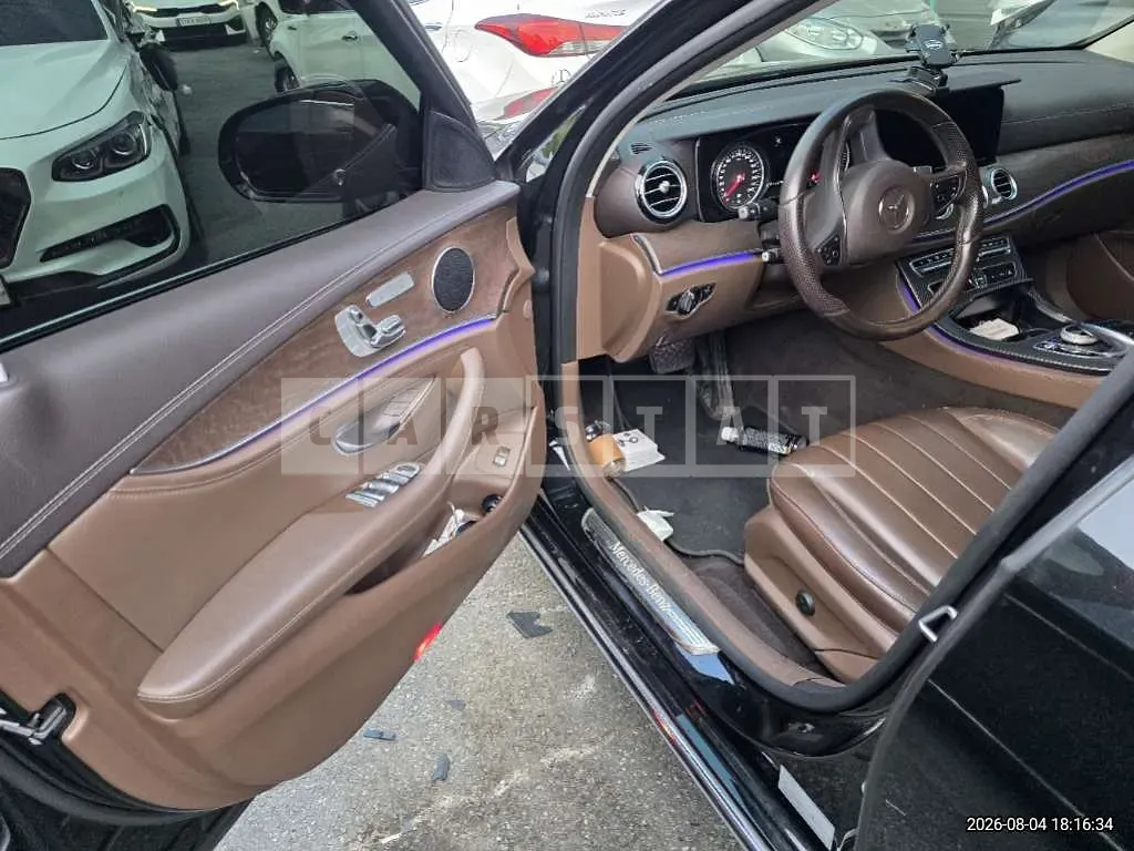 Photo 2 of 20: 2016 Mercedes-Benz E220 d — Korean insurance auction