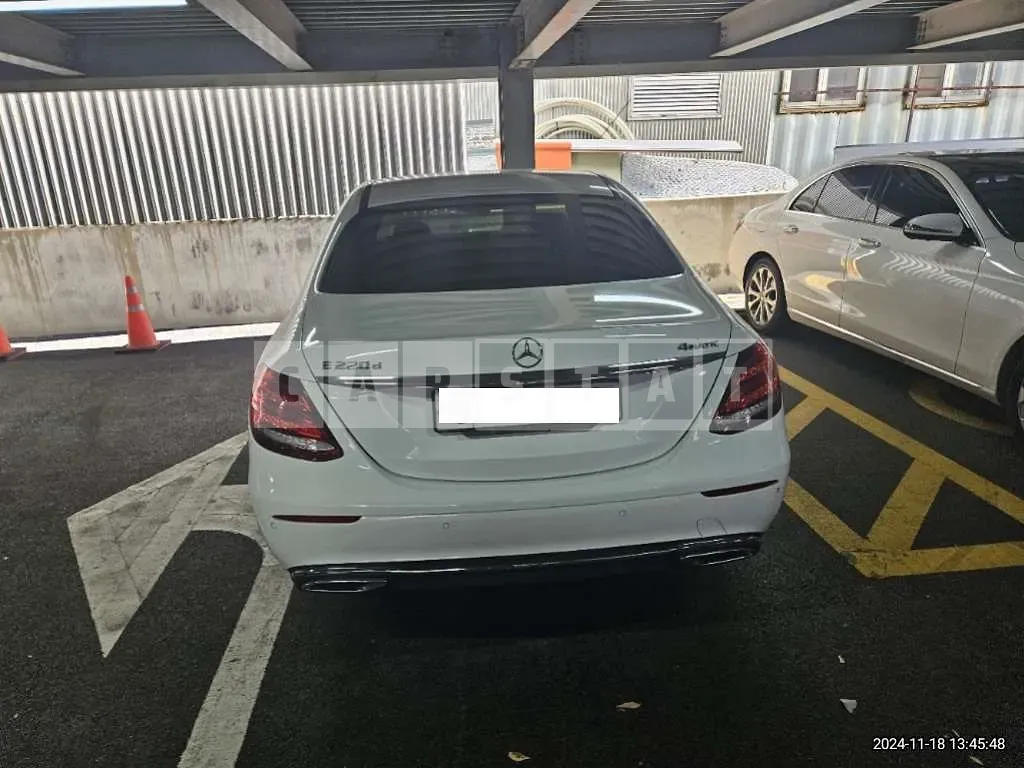 Photo 2 of 7: 2017 Mercedes-Benz E220 d 4Matic — Korean insurance auction