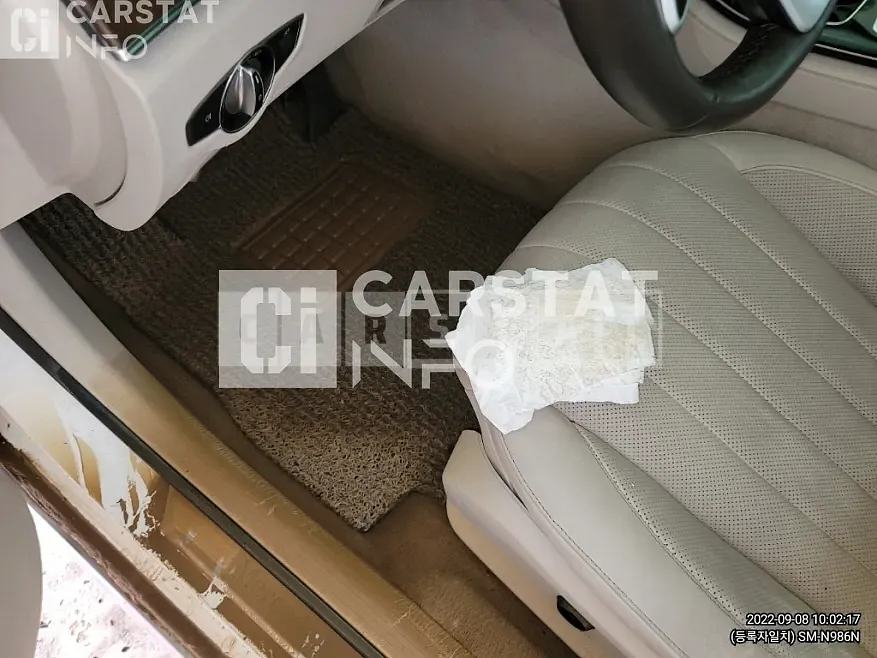 Photo 2 of 11: 2020 Mercedes-Benz E 300 4Matic, VIN W1KZF4KB6LA856855 — Korean insurance auction