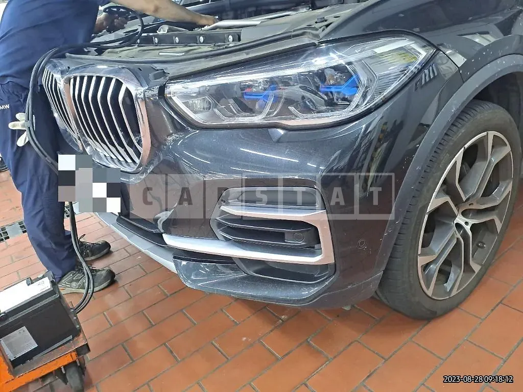Photo 2 of 17: 2022 BMW X5 xDrive30d, VIN WBAJU8102N9M43613 — Korean insurance auction