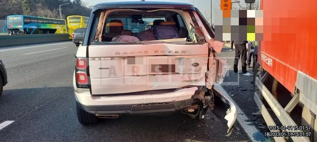 Photo 2 of 17: 2018 Land Rover New Range Rover 4.4 SD V8 Ab S, VIN SALGA2BJ7JA512582 — Korean insurance auction