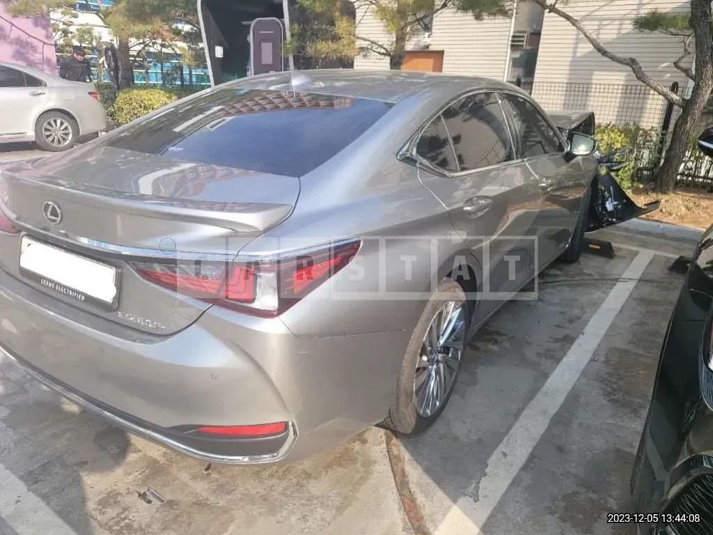 Photo 2 of 21: 2023 Lexus ES300h, VIN JTHBA1C19P2019580 — Korean insurance auction