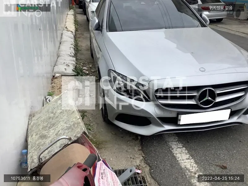 Photo 2 of 16: 2016 Mercedes-Benz C220d, VIN WDDWF0EB7GR172217 — Korean insurance auction