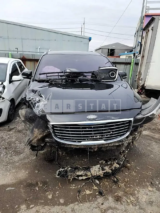 Photo 2 of 10: 2015 Kia Carnival 2.2 — Korean insurance auction