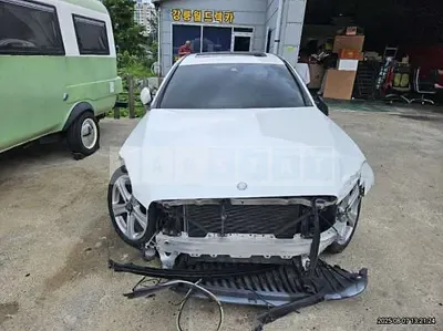 Photo 1 of 7: 2017 Mercedes-Benz E220d, VIN WDDZF0EB3HA057899 — Korean insurance auction