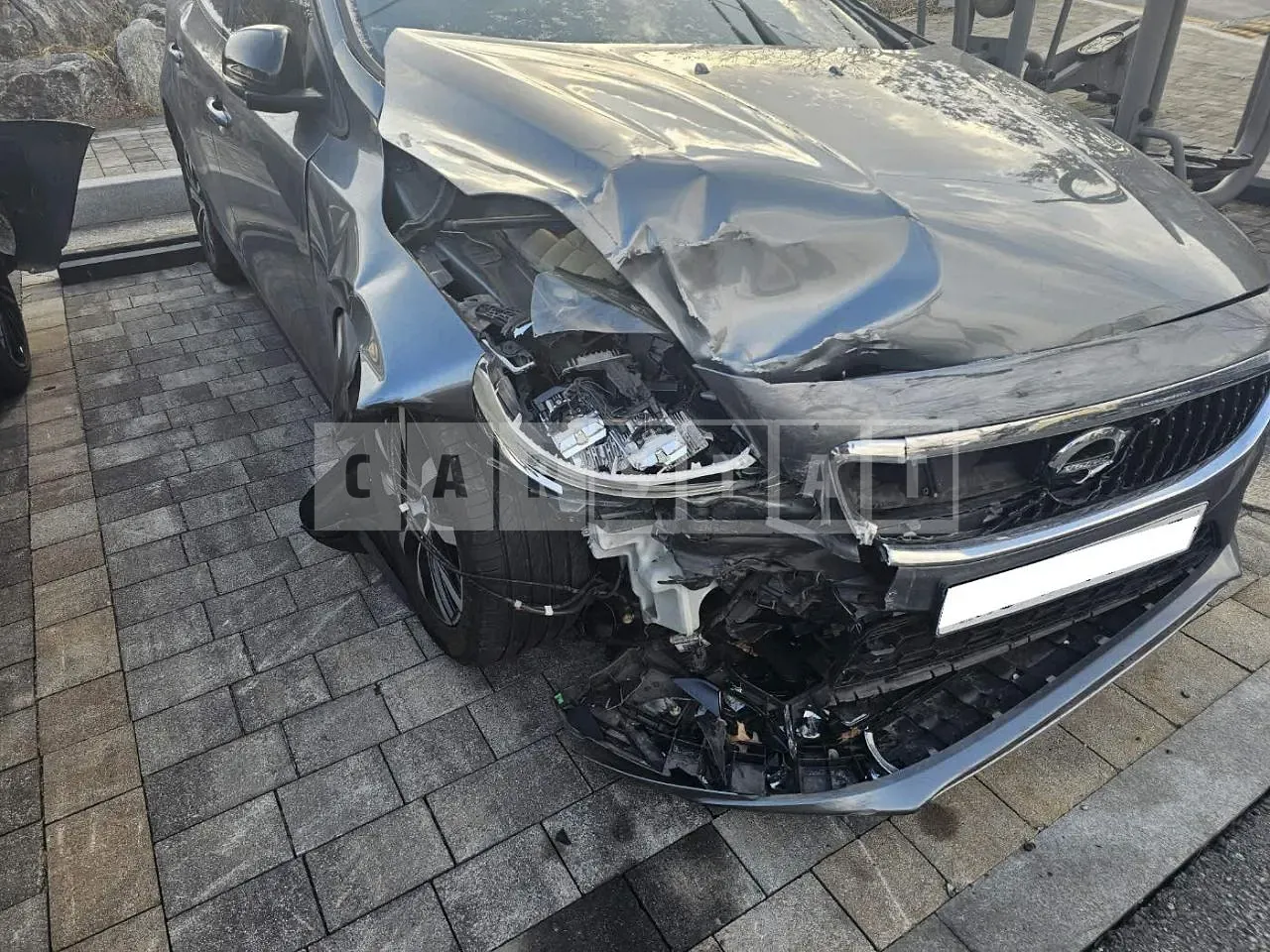 Photo 2 of 18: 2019 Volvo V40CCD3, VIN YV1MZ72K0K2179188 — Korean insurance auction