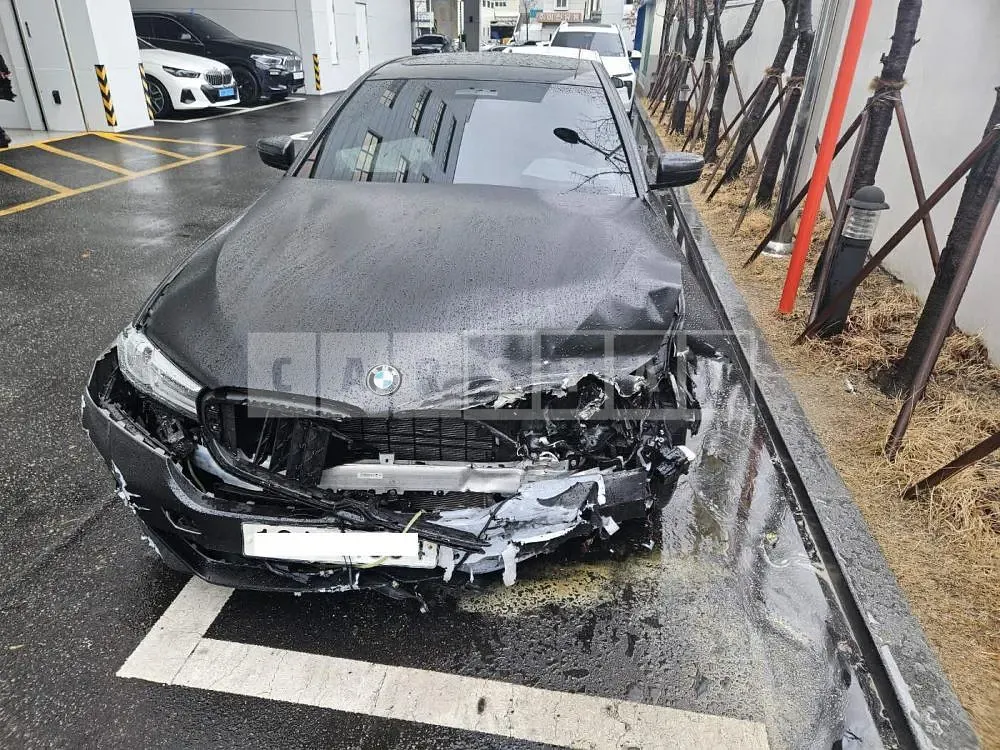 Photo 2 of 38: 2021 BMW 530e, VIN WBA51AG04MCF81053 — Korean insurance auction