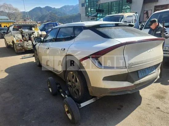 Photo 2 of 11: 2025 Kia EV6 — Korean insurance auction