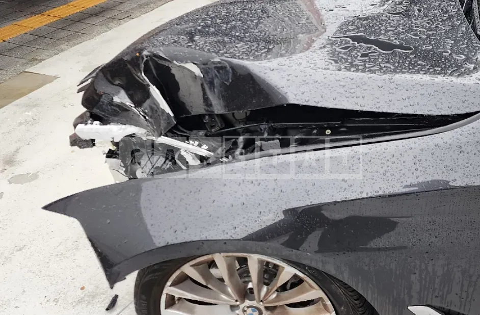 Photo 2 of 26: 2019 BMW 520d Luxury, VIN WBAJF3102KWW03225 — Korean insurance auction