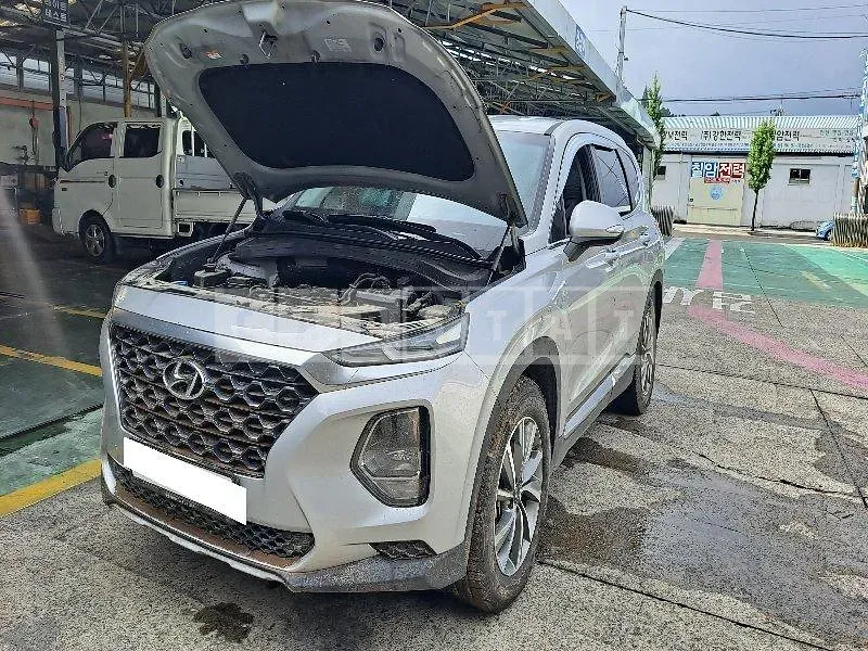 Photo 2 of 19: 2019 Hyundai Santa Fe, VIN KMHS281BBLU212864 — Korean insurance auction