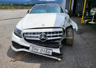 Photo 1 of 20: 2017 Mercedes-Benz E 300 4Matic, VIN WDDZF4KB6HA074904 — Korean insurance auction