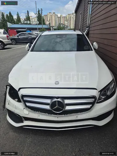 Photo 1 of 12: 2017 Mercedes-Benz E300, VIN WDDZF4JB7HA169201 — Korean insurance auction