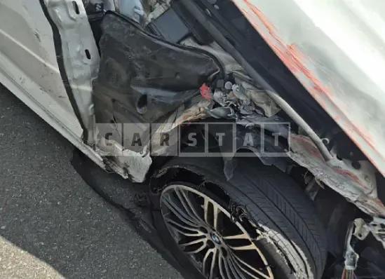 Photo 2 of 26: 2020 BMW 530i xDrive M Sport Package — Korean insurance auction