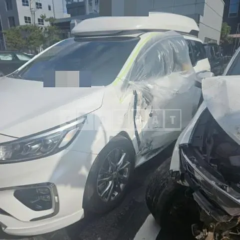 Photo 2 of 43: 2018 Kia Carnival High Limousine Gasoline, VIN KNAME811BKS471221 — Korean insurance auction