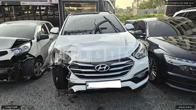 Photo 1 of 9: 2017 Hyundai Santa Fe, VIN KMHSW81UDHU722893 — Korean insurance auction