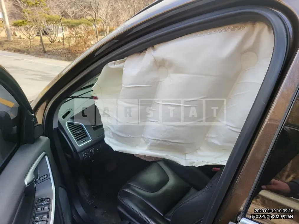 Photo 2 of 11: 2016 Volvo XC60D3, VIN YV1DZARBDG2897181 — Korean insurance auction