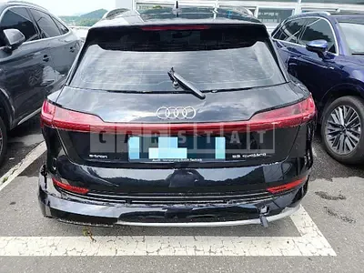 Photo 1 of 37: 2022 Audi e-tron 55 quattro, VIN WAUZZZGE1NB036954 — Korean insurance auction