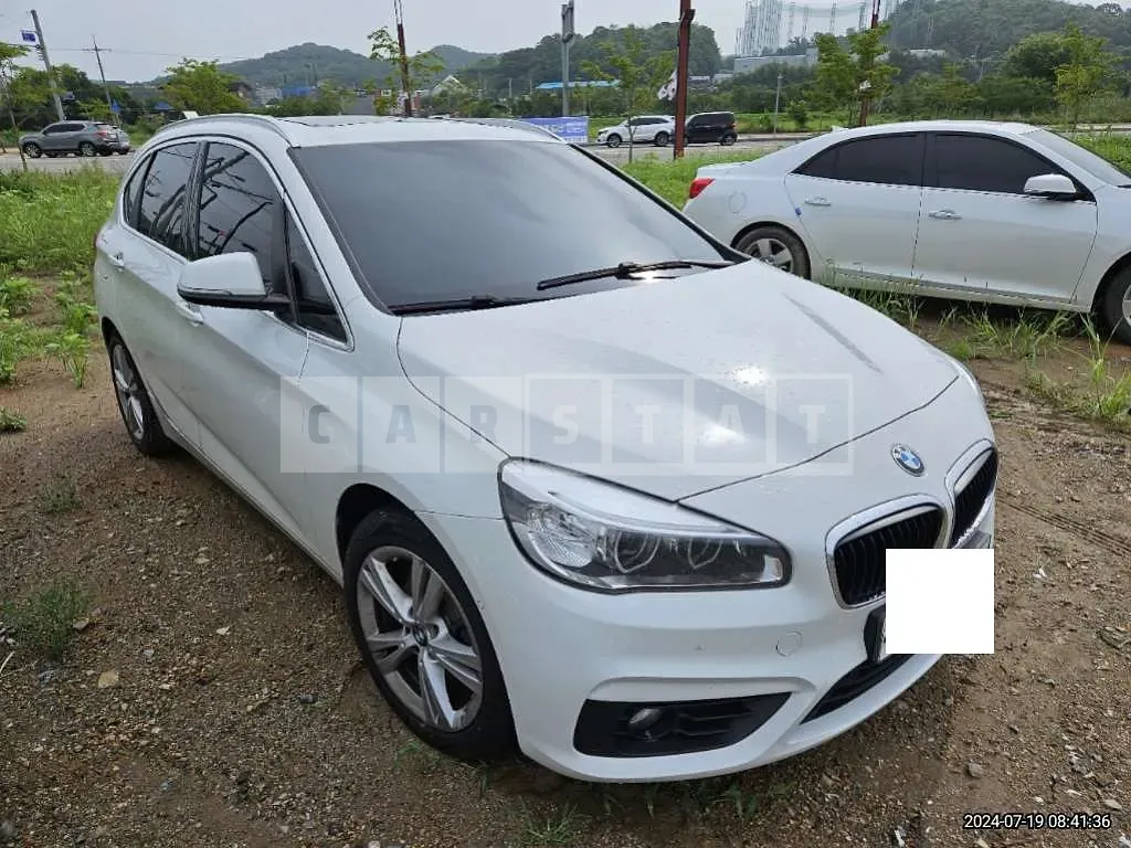 Photo 2 of 9: 2017 BMW Active Tourer — Korean insurance auction