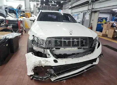 Photo 1 of 37: 2019 Mercedes-Benz E220d 4Matic, VIN WDDZF0FB5KA526755 — Korean insurance auction