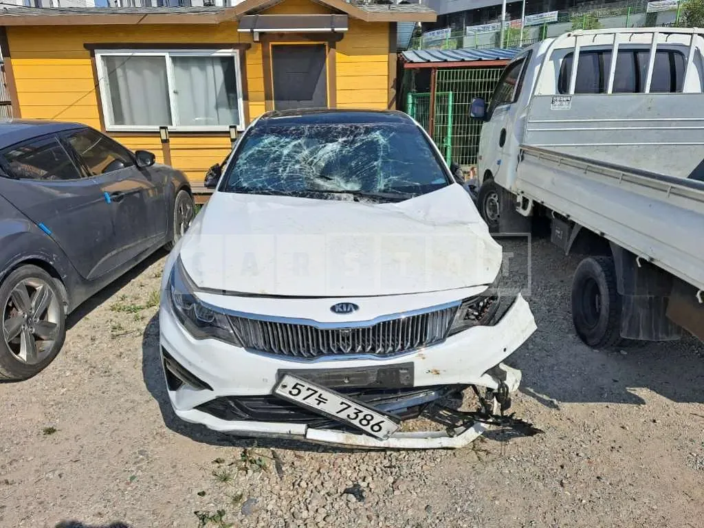 Photo 2 of 16: 2019 Kia K5, VIN KNAGW416BKA252894 — Korean insurance auction