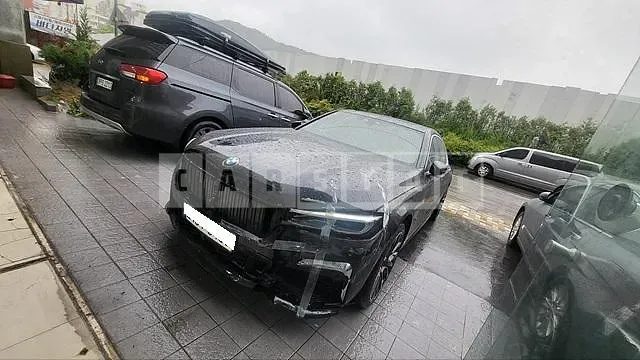 Photo 2 of 31: 2016 BMW 730Ld xDrive, VIN WBA7G6108GG679929 — Korean insurance auction