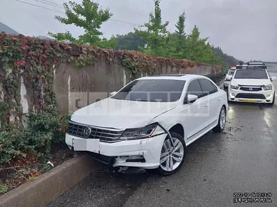 Photo 1 of 3: 2018 Volkswagen Passat 2.0 TSI, VIN 1VWZZZA3ZJC042343 — Korean insurance auction