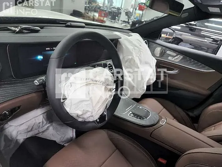 Photo 2 of 8: 2022 Mercedes-Benz E 350 4Matic, VIN W1KZF8GB2NB046538 — Korean insurance auction